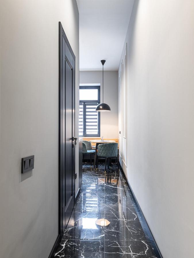 Modern Apartment Lviv Buitenkant foto