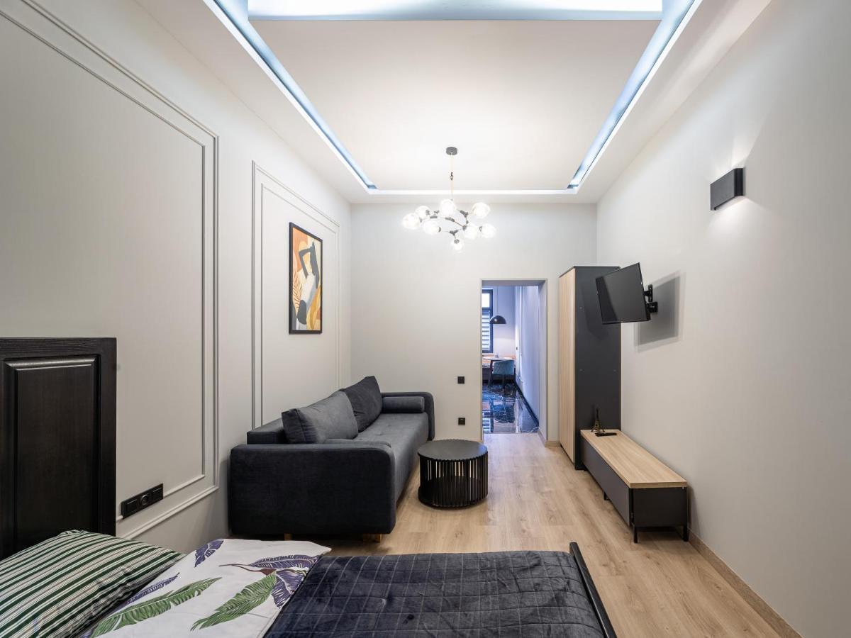 Modern Apartment Lviv Buitenkant foto