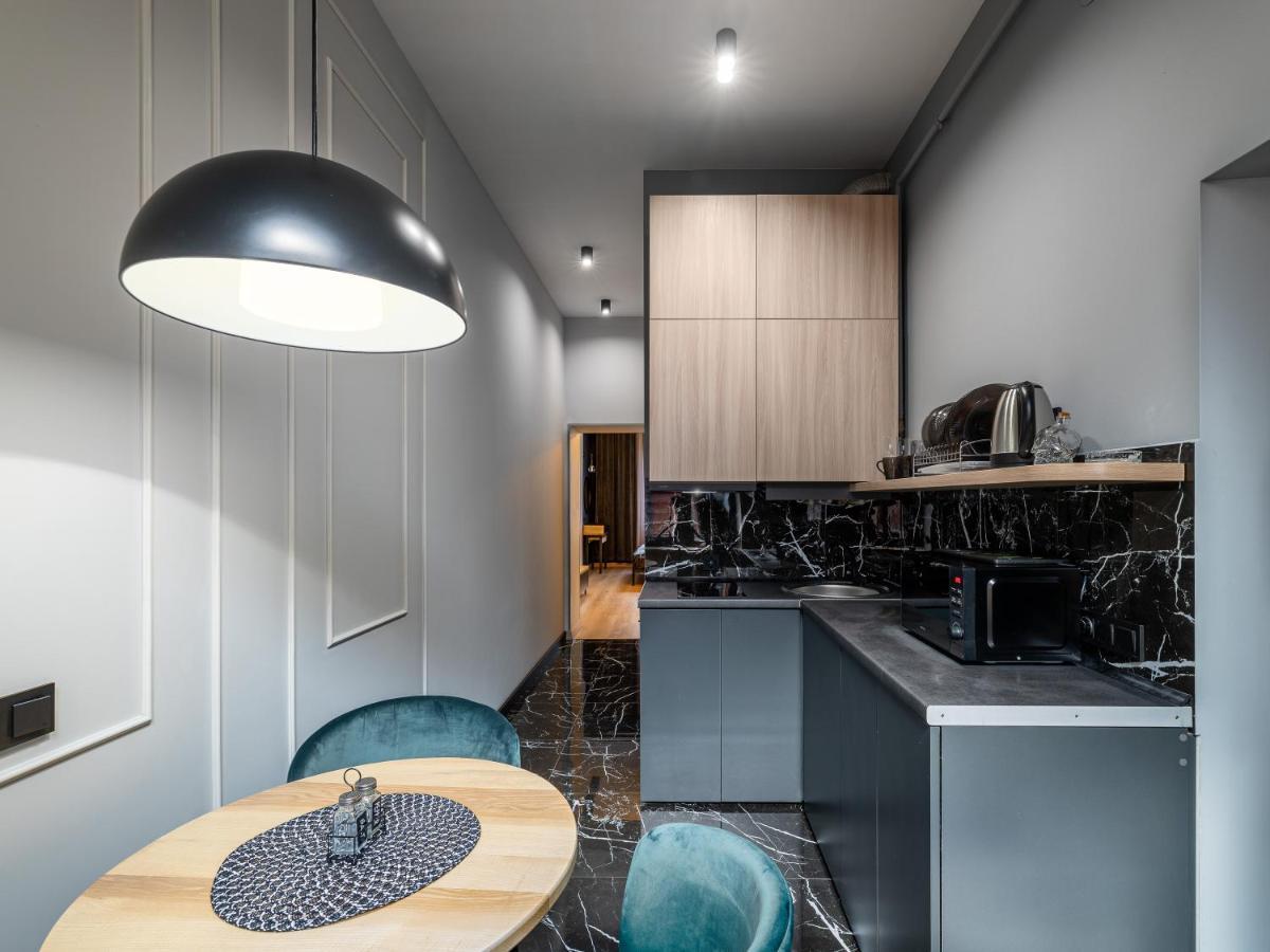 Modern Apartment Lviv Buitenkant foto