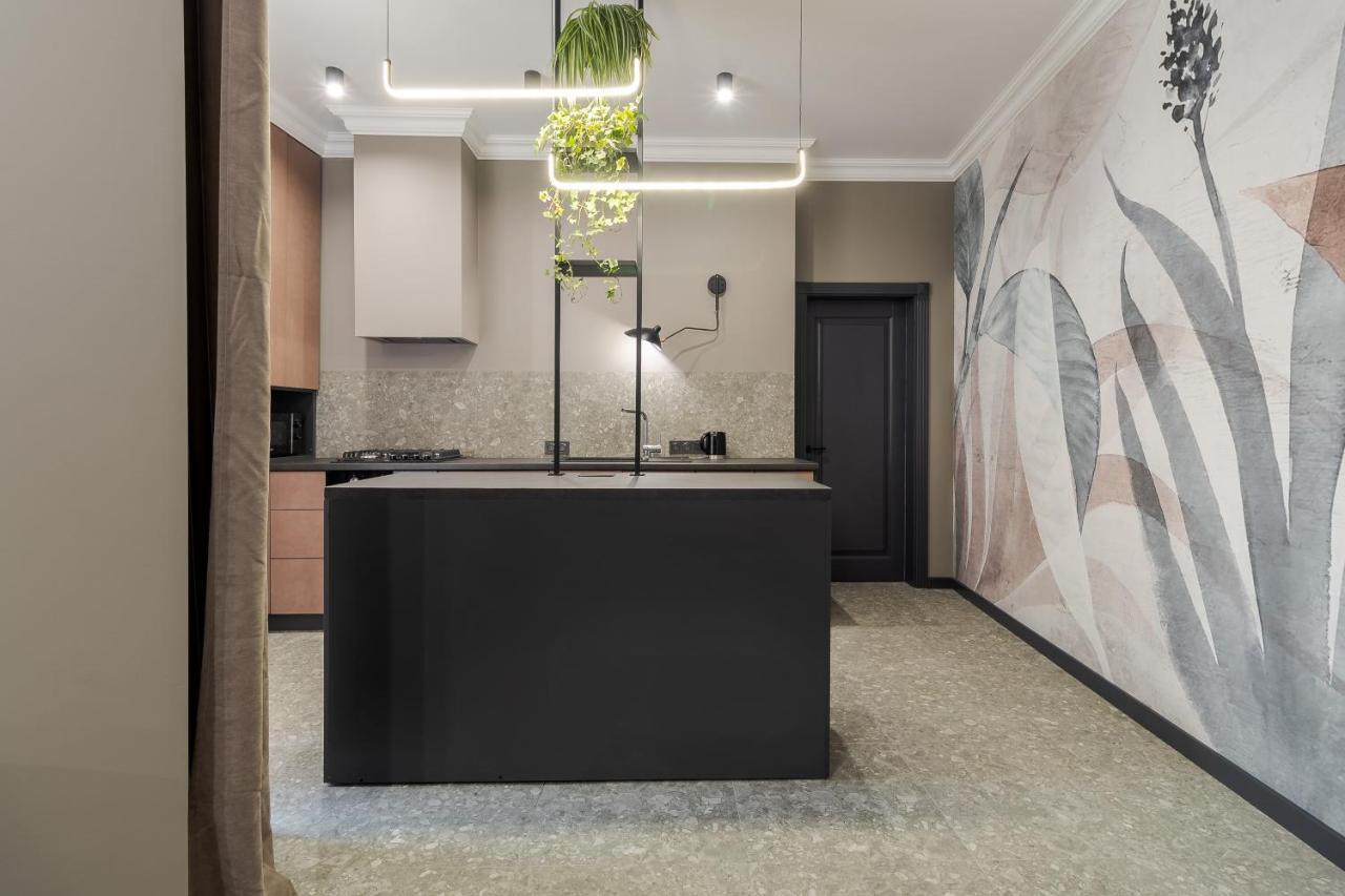 Modern Apartment Lviv Buitenkant foto