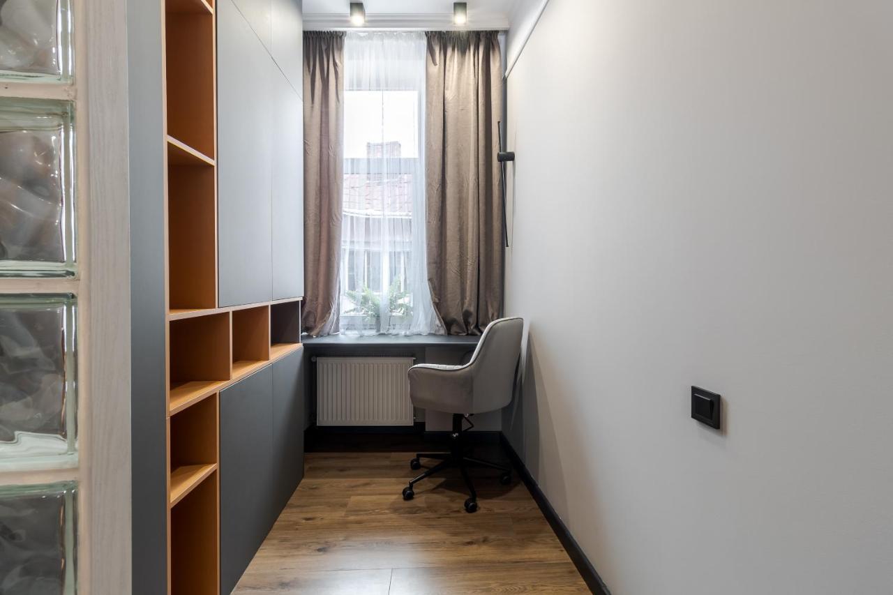 Modern Apartment Lviv Buitenkant foto