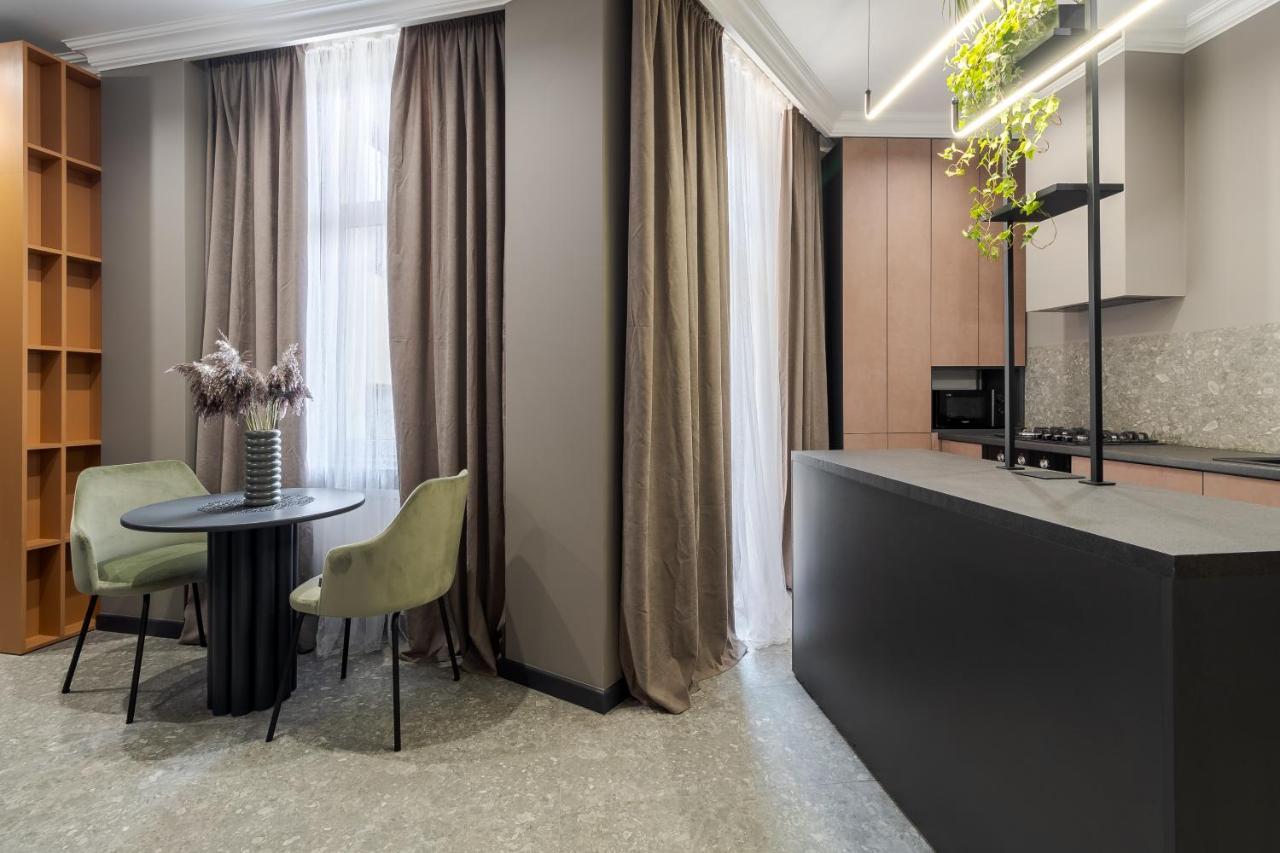 Modern Apartment Lviv Buitenkant foto
